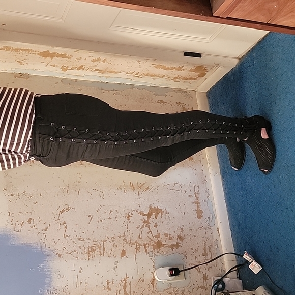 Ladies - Picture 2 of 11